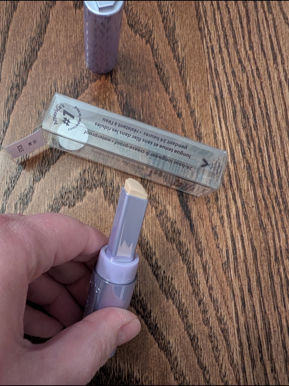 tarte Shape Tape Blur Stick - 20B light - Picture 4 of 4